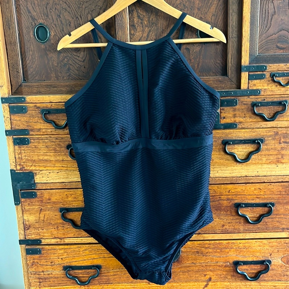 Lands’ End Black Textured Swimsuit Size: 14